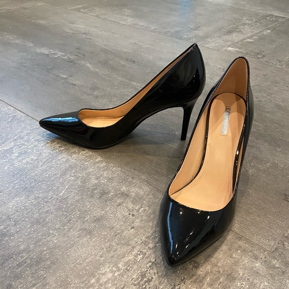 WORN ONCE - BCBGeneration patent pumps.